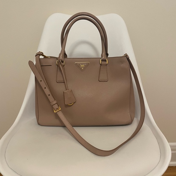 Prada Saffiano Lux Tote in Cammeo. - Picture 1 of 15